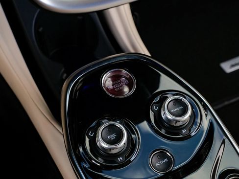 Used 2021 McLaren GT RWD image 15