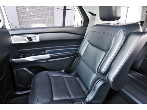 Used 2021 Ford Explorer Limited w/ Equipment Group 301A RWD image 13