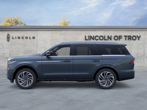 New 2025 Lincoln Navigator Reserve image 3
