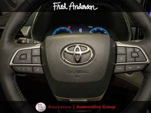 Used 2026 Toyota Highlander Platinum AWD/4WD image 22