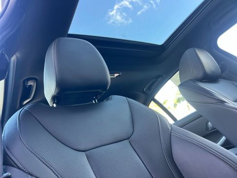 Used 2023 BMW 330i xDrive Sedan w/ Driving Assistance Package image 17