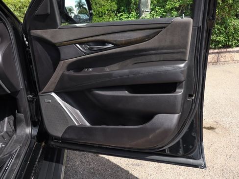 Used 2019 Cadillac Escalade Platinum image 50