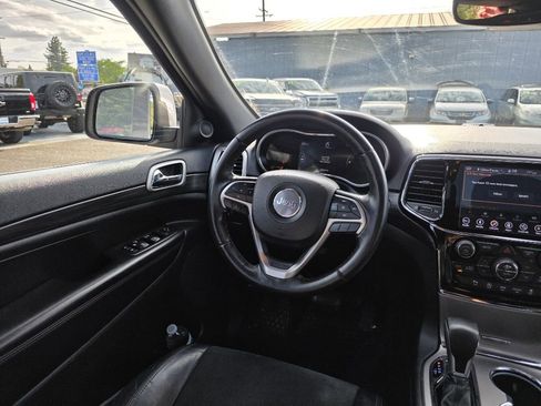 Used 2019 Jeep Grand Cherokee Altitude image 10
