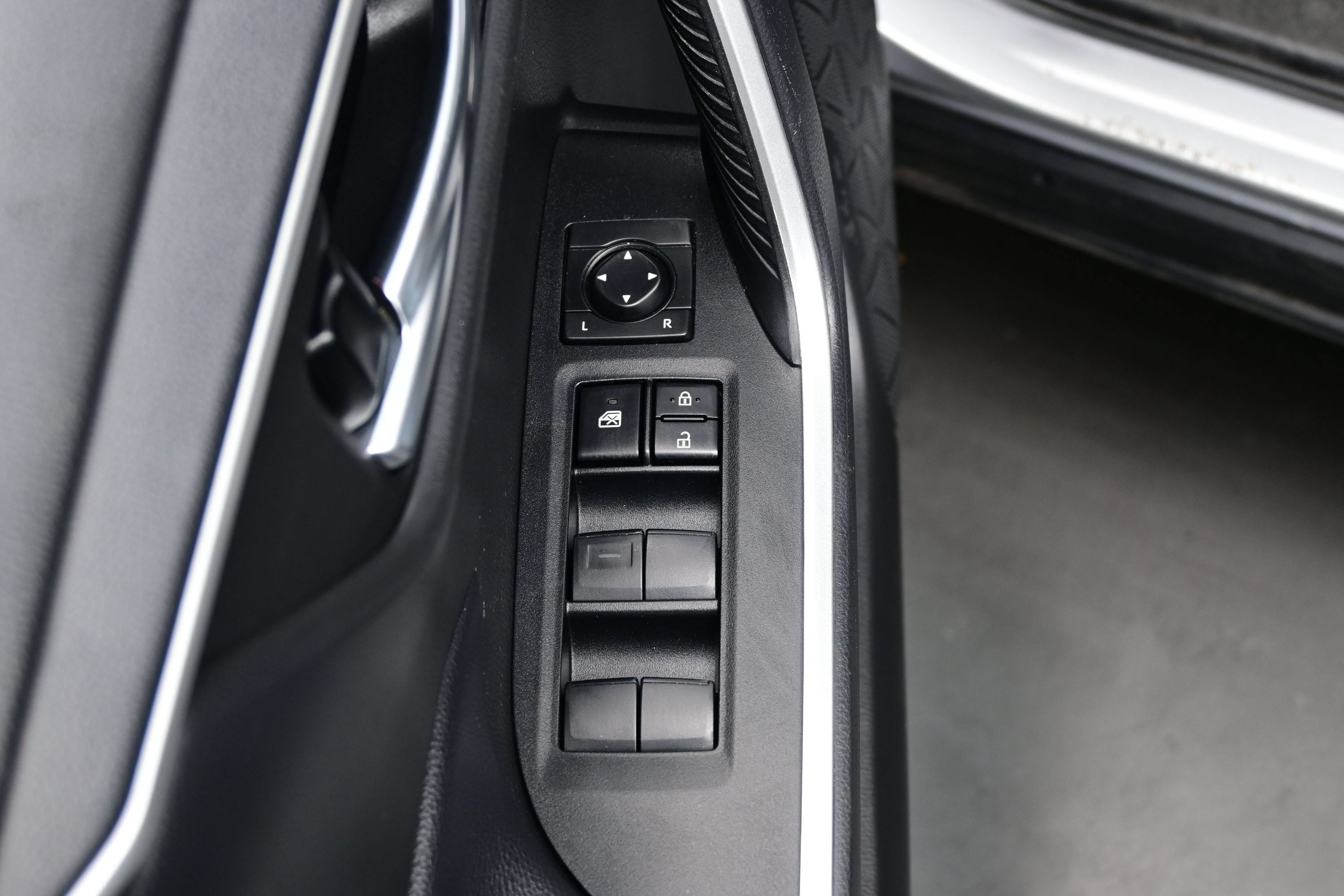 Used 2021 Toyota RAV4 XLE AWD/4WD image 10