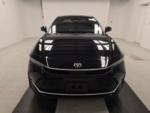 Used 2023 Toyota Crown Limited image 2