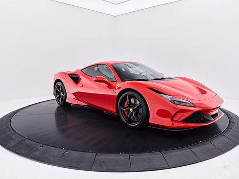 Used 2020 Ferrari F8 Tributo RWD image 18