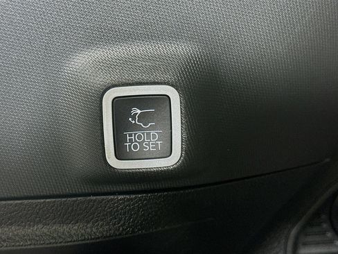 Used 2023 Jeep Grand Cherokee Limited image 31