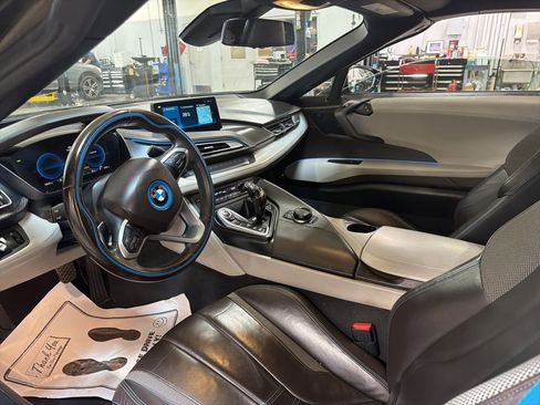Used 2019 BMW i8 Roadster AWD/4WD image 2