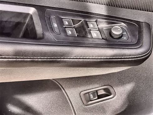 Used 2024 Volkswagen Atlas Cross Sport SE image 30