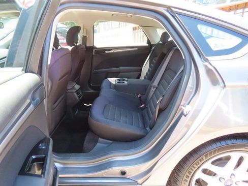 Used 2014 Ford Fusion SE FWD image 11