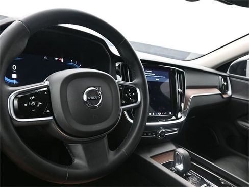 Used 2024 Volvo S60 B5 Plus image 10