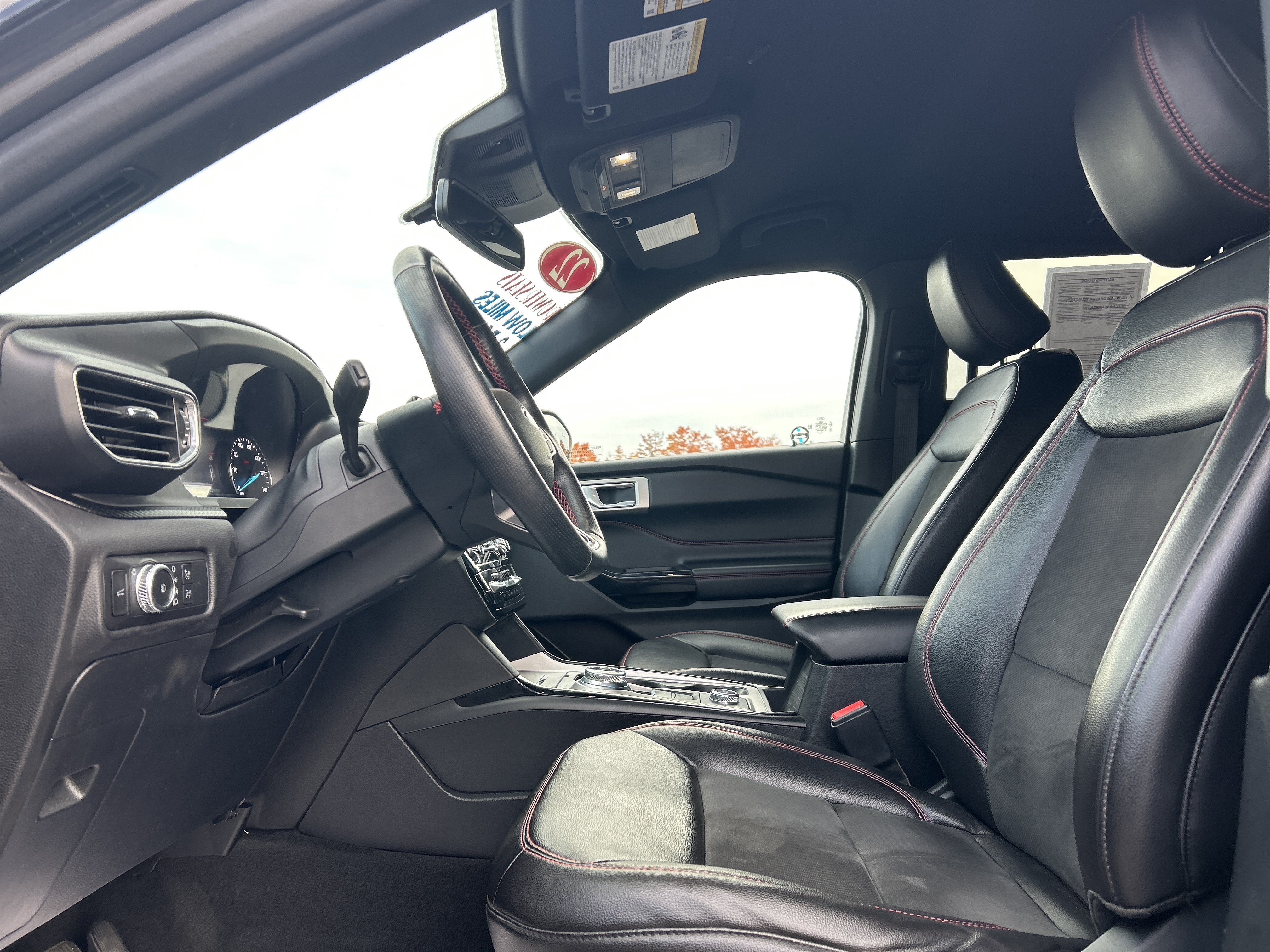 Used 2022 Ford Explorer ST-Line w/ Class IV Trailer Tow Package AWD/4WD image 11