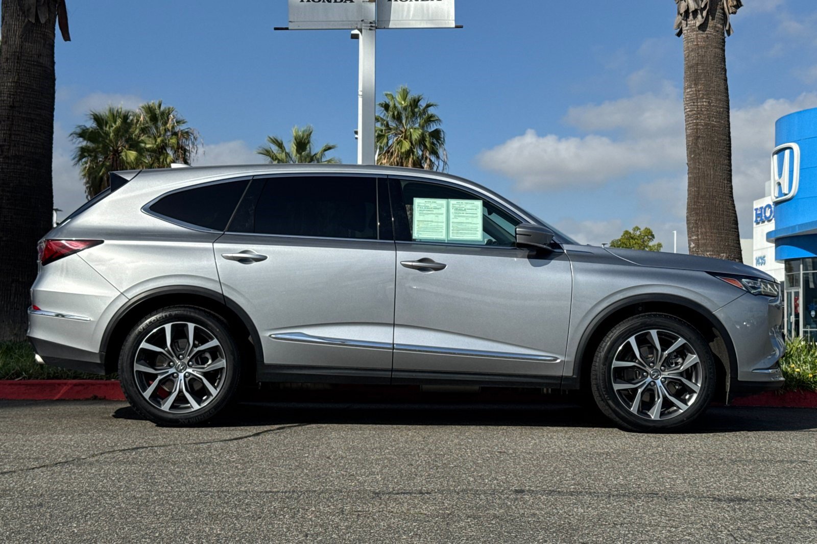 Used 2024 Acura MDX w/ Technology Package FWD image 8