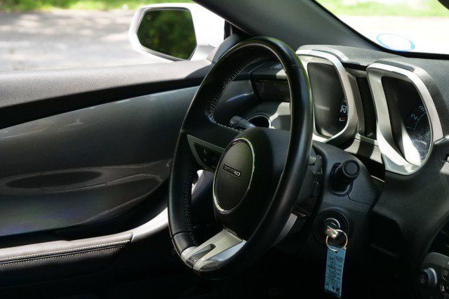 Used 2010 Chevrolet Camaro SS RWD image 35