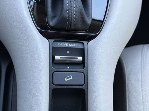 Used 2023 Honda HR-V LX image 9