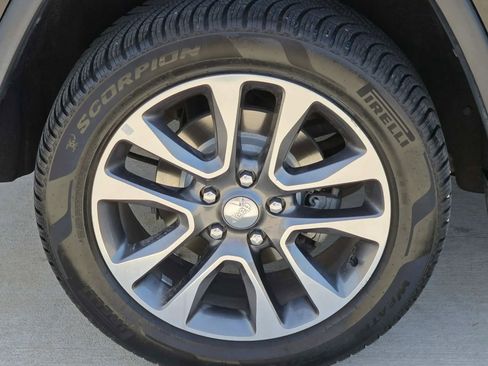 Used 2018 Jeep Grand Cherokee Limited image 33