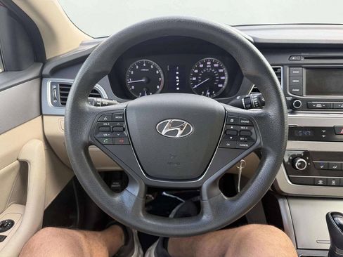 Used 2015 Hyundai Sonata SE w/ Option Group 09 FWD image 16