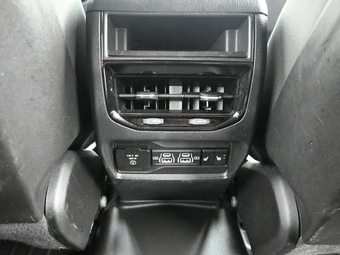 Used 2023 Jeep Grand Cherokee Limited w/ Luxury Tech Group II AWD/4WD image 32