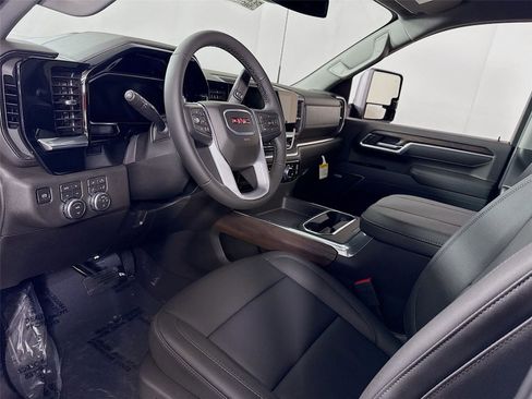 New 2026 GMC Sierra 2500 SLT w/ SLT Premium Package image 4
