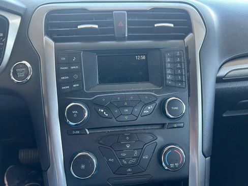 Used 2017 Ford Fusion SE FWD image 16