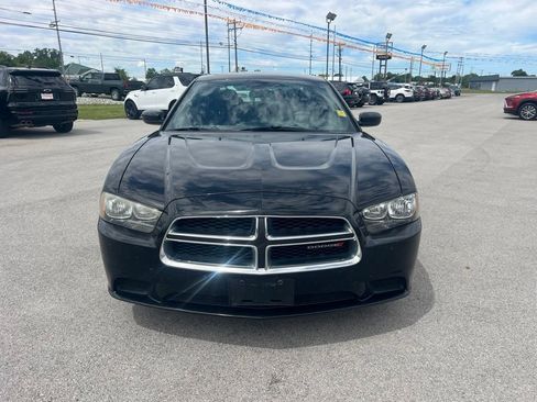 Used 2013 Dodge Charger SE RWD image 4