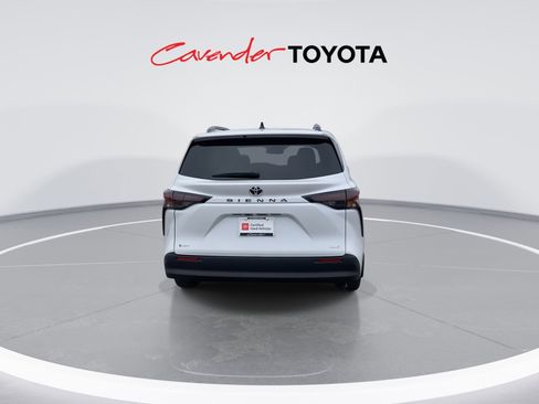 Certified 2026 Toyota Sienna XLE image 7