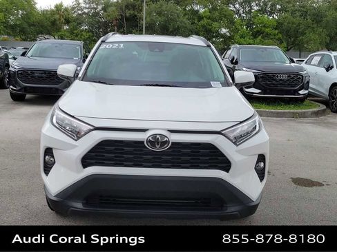 Used 2021 Toyota RAV4 XLE w/ Convenience Package FWD image 3