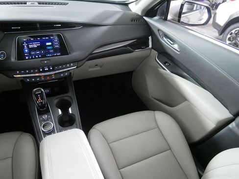 Used 2022 Cadillac XT4 Premium Luxury w/ Enhanced Visibility Package image 11