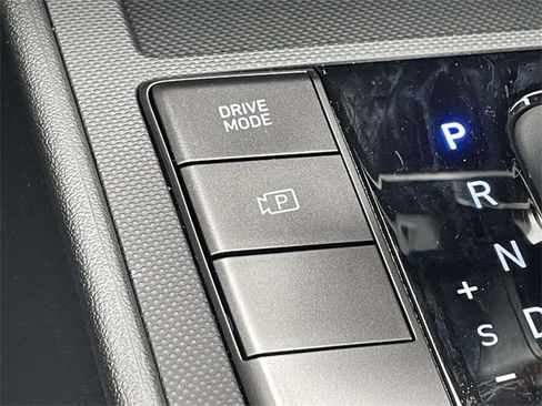 Certified 2025 Hyundai Elantra Sport image 25