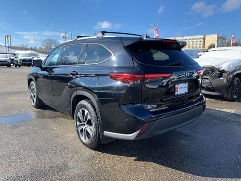 Used 2022 Toyota Highlander XLE image 6