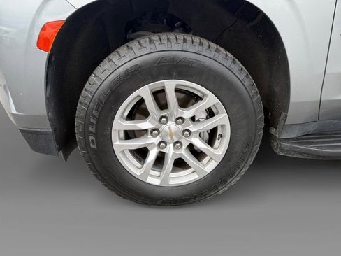 Used 2023 Chevrolet Suburban LT image 9