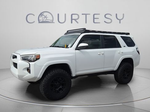 Used 2019 Toyota 4Runner SR5 AWD/4WD image 1