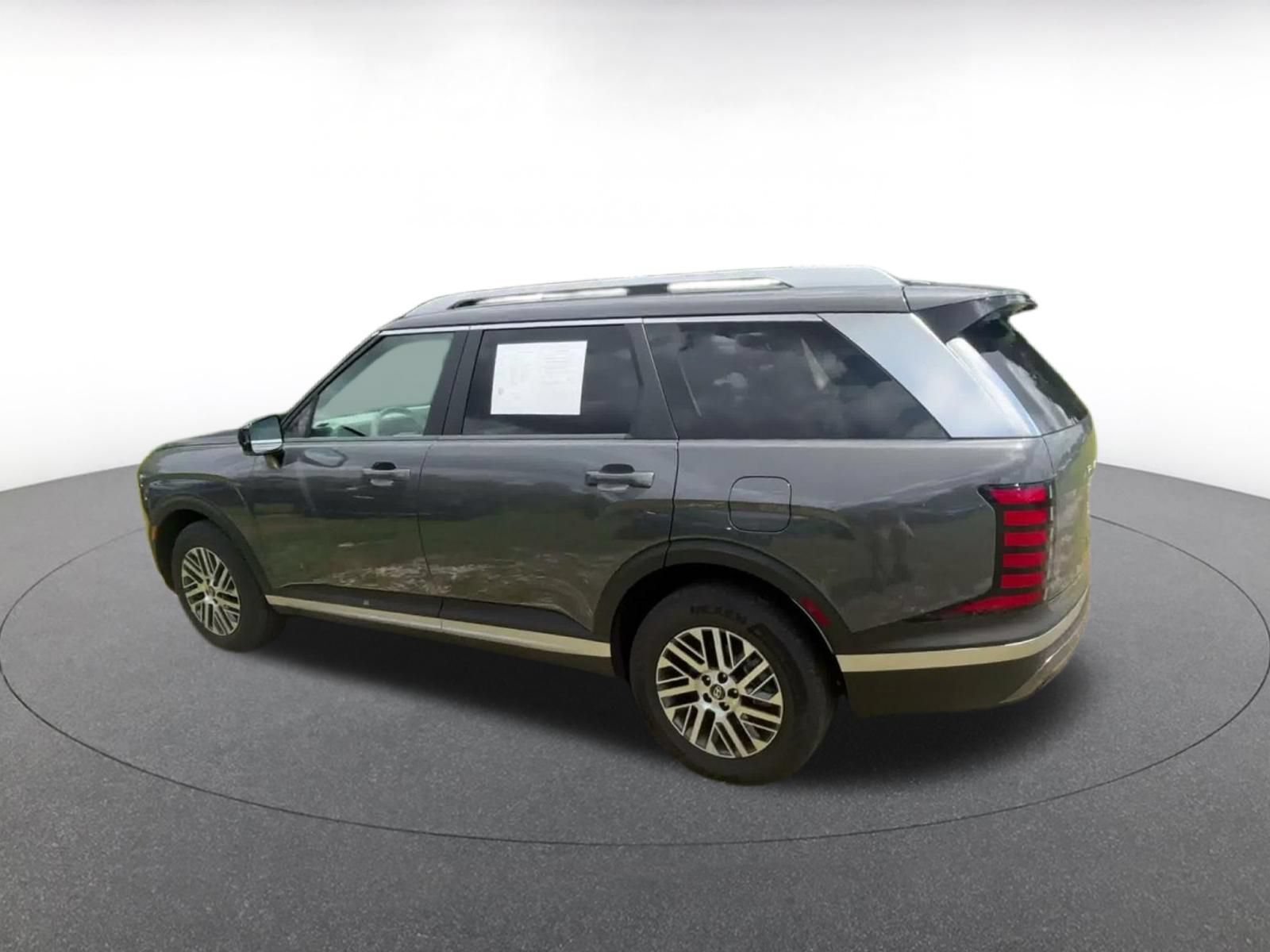 Used 2026 Hyundai Palisade SEL FWD image 9