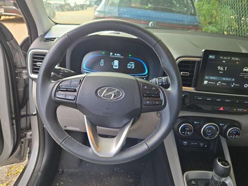 Used 2026 Hyundai Venue SEL FWD image 16
