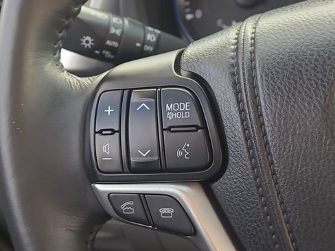 Used 2014 Toyota Highlander Limited image 23