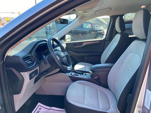 Used 2024 Ford Escape Active AWD/4WD image 9