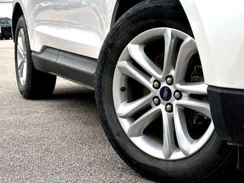 Used 2019 Ford Edge SEL w/ Equipment Group 201A FWD image 2