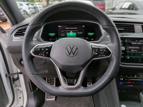 Used 2023 Volkswagen Tiguan SE R-Line FWD image 6