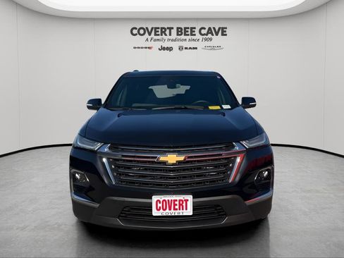 Used 2023 Chevrolet Traverse LT image 2