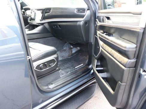 Used 2024 Jeep Wagoneer Series II AWD/4WD image 17