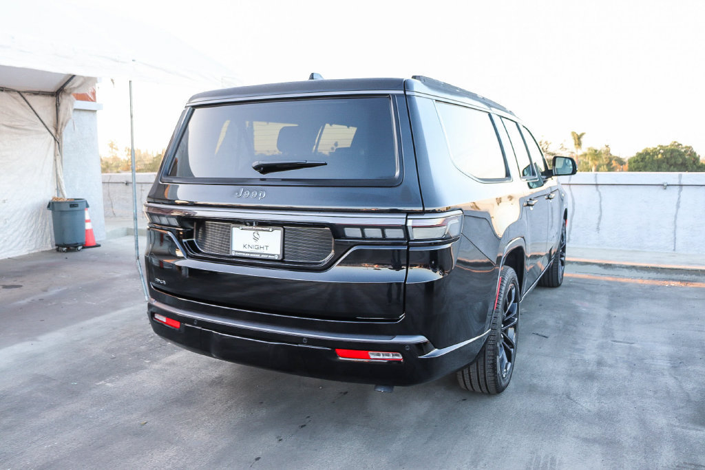 New 2026 Jeep Grand Wagoneer L Summit w/ HD Trailer Tow Package AWD/4WD image 9