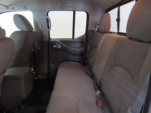 Used 2020 Nissan Frontier SV image 28