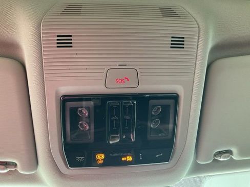 Used 2026 Volkswagen Atlas SE FWD image 19