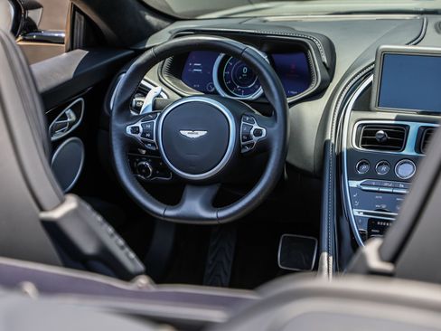Used 2022 Aston Martin DB11 Coupe RWD image 10