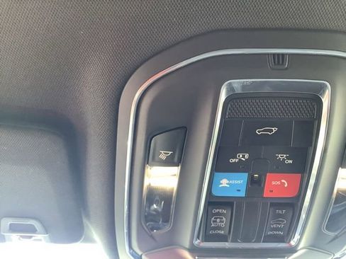 Used 2023 Jeep Grand Cherokee Altitude AWD/4WD image 27