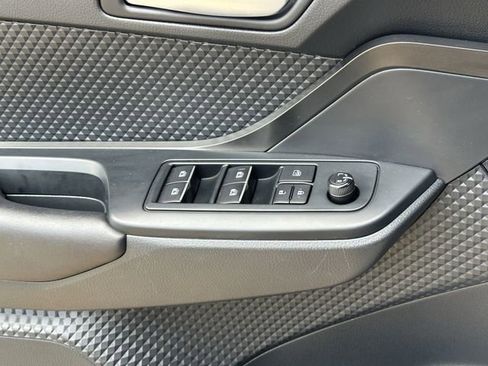 Used 2018 Toyota C-HR XLE FWD image 24