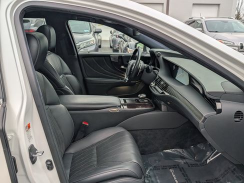 Used 2020 Lexus LS 500h AWD w/ Luxury Package image 11