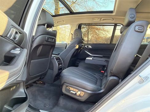 Used 2022 BMW X7 xDrive40i w/ Premium Package image 19