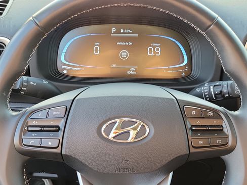 Certified 2025 Hyundai Venue SEL FWD image 10