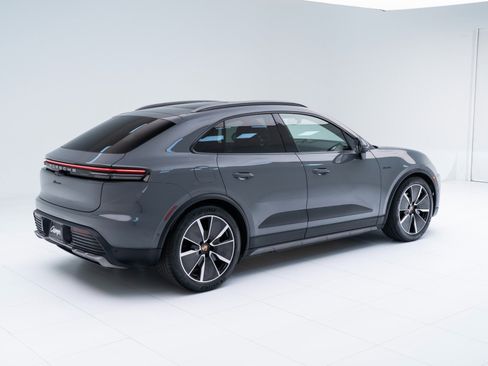 Certified 2025 Porsche Macan Electric RWD image 9